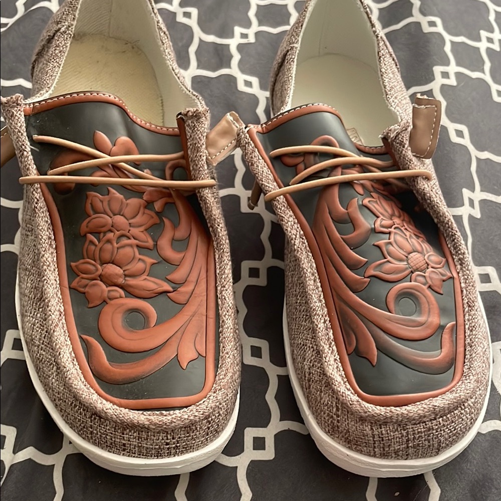 Floral Embossed Loafers with Brown Accents